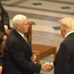 Mike Pence Haendedruck mit Donald Trump Mike Pence reagiert auf