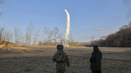 Nordkorea feuert strategische Marschflugkoerper ab FOTOS – World