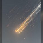 Raumschiff explodiert in „Meteorschauer aus Truemmern VIDEOS – World