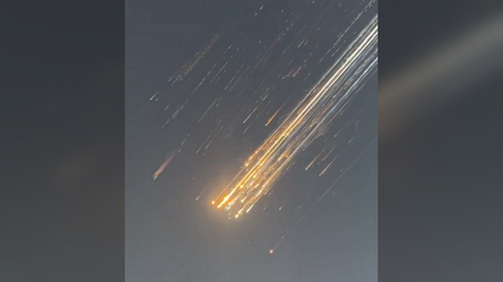 Raumschiff explodiert in „Meteorschauer aus Truemmern VIDEOS – World