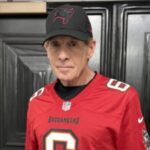 Skip Bayless Fuehrungskraft von Fox Sports in Klage wegen angeblicher