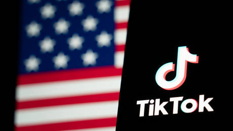 TikTok warnt davor dass es in den USA bald „dunkel