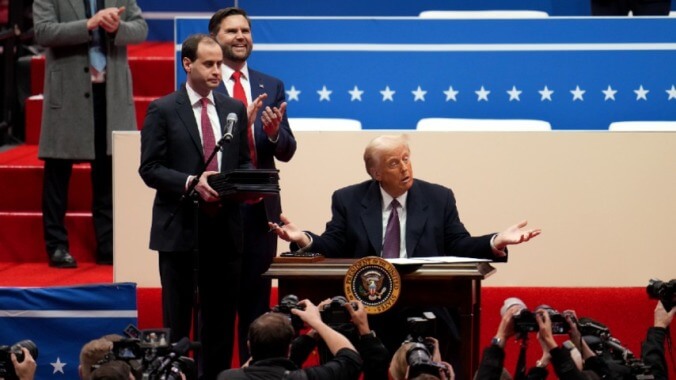 Trump gibt ein Tiny Desk Konzert aus der Hoelle