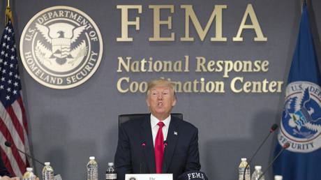 Trump richtet den Rat ein um die FEMA World