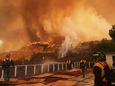 Waldbraende in Los Angeles Inferno fordert 24 Todesopfer Tausende fliehen