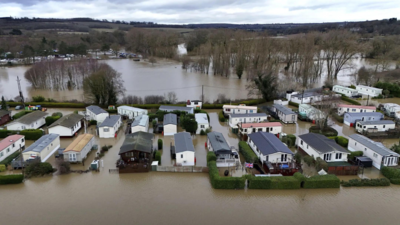 Wetter in Grossbritannien Schwere Ueberschwemmungen und Winterwetter beeintraechtigen das Leben