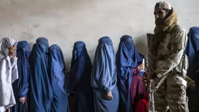 Wie die Taliban das Leben von Frauen in Afghanistan einschraenken