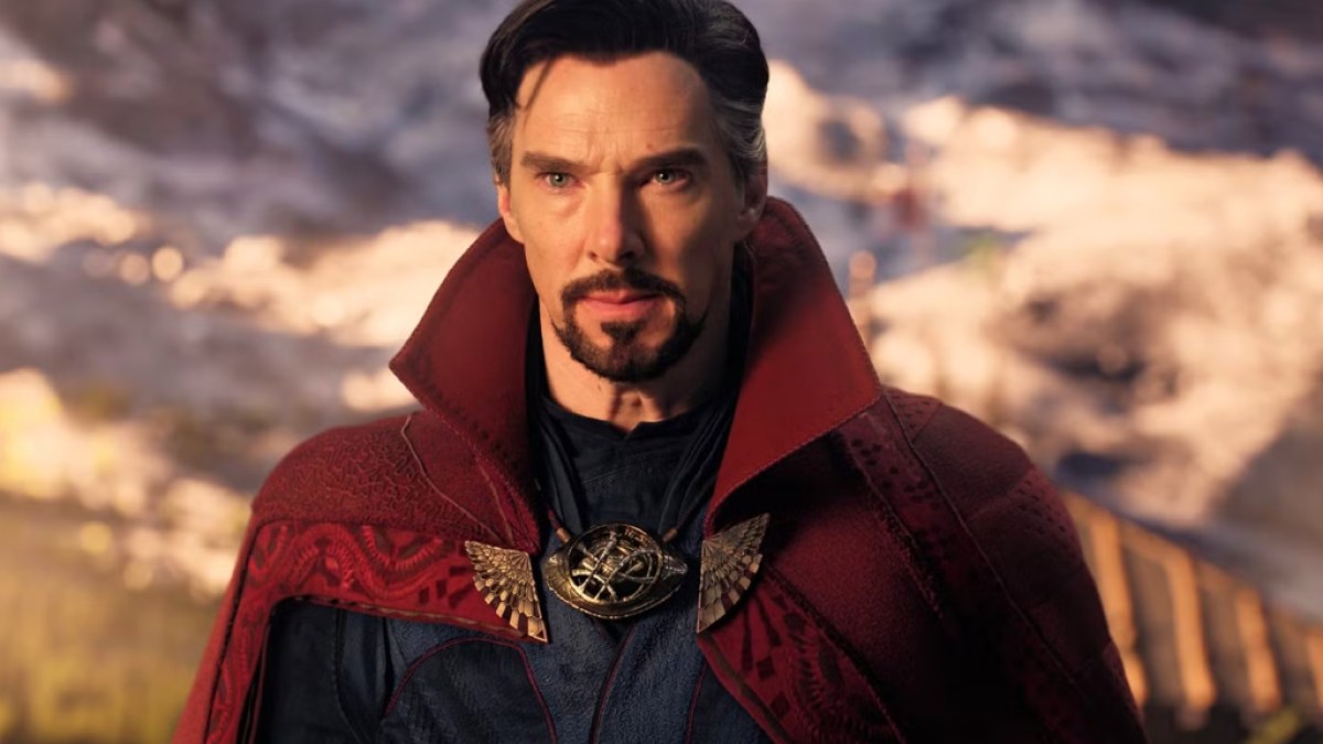 Benedict Cumberbatch als Doktor Stephen Strange in Doctor Strange im Multiversum of Madness als Teil eines Artikels über Ihre freundliche Nachbarschafts-Spider-Man-Umrechnung.