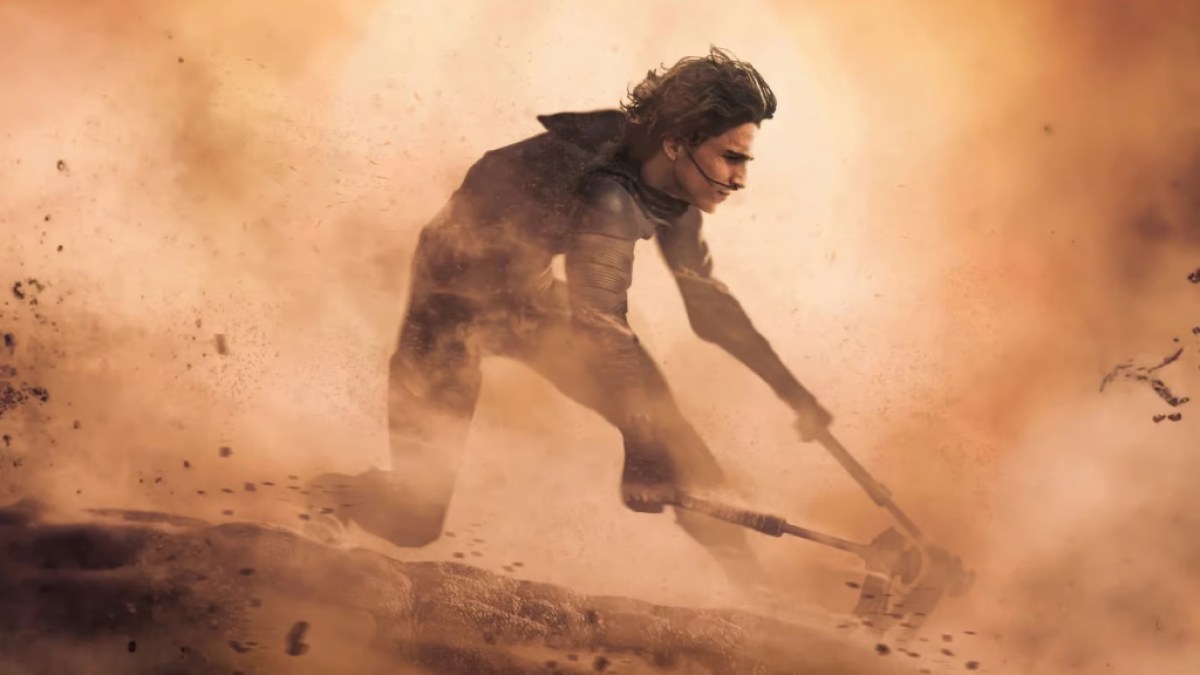 Paul Atreides reitet mit einem Sandwurm in Dune: Teil zwei. Dieses Bild ist Teil eines Artikels darüber, wie Dune 2 endlich das abzieht, was die Star Wars -Prequels tun.