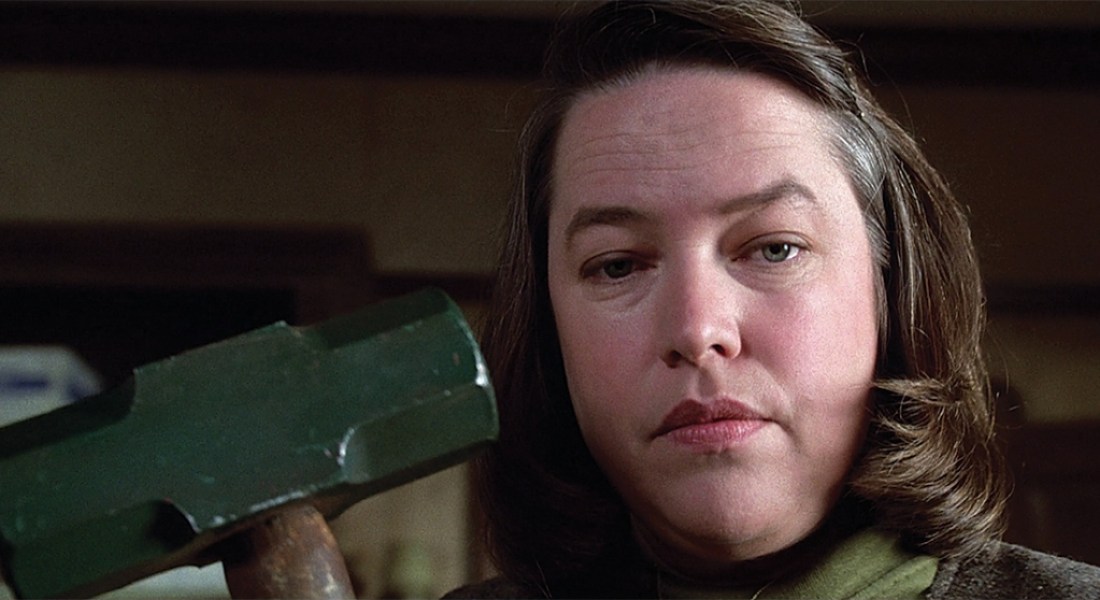 Kathy Bates als Annie Wilkes im Elend