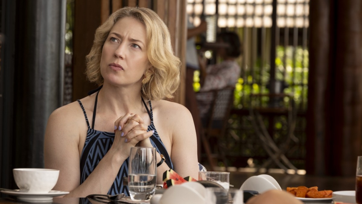 Carrie Coon als Laurie in der weißen Lotus -Staffel 3