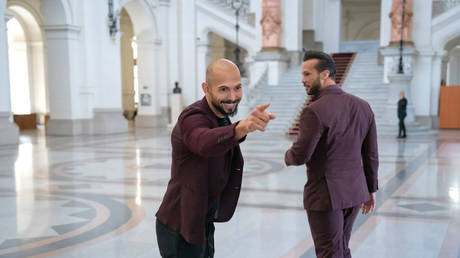 Andrew Tate und sein Bruder verlassen Rumaenien fuer uns