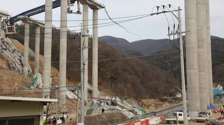 Bridge Collapse toetet Arbeiter in Suedkorea Video World