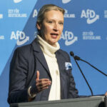 Der AFD Fuehrer verspricht die Grenzen Deutschlands zu schliessen