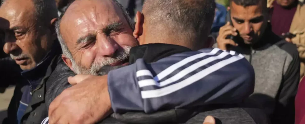 Emotionale Szenen im Westjordanland Jerusalem als ueber 300 Palaestinenser zurueckkehren.webp