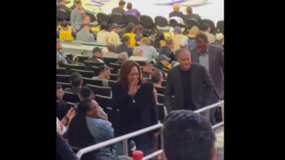 Kamala Harris Kamala Harris Ehemann Doug beim Lakers Game Hasser