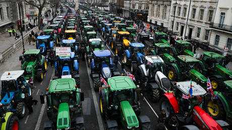 Traktoren blockieren Central London im massiven Bauernprotest Video World