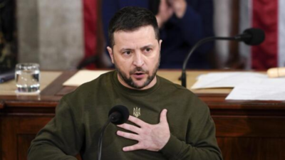 Zelenskyy sagt bereit als Praesident als Gegenleistung fuer die NATO