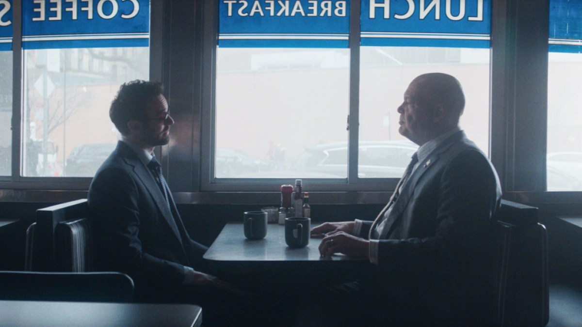 Matt Murdock und Wilson Fisk in einem Diner im Daredevil: Born Against Trailer