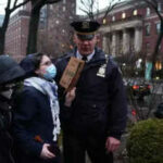 Anti Israel Demonstranten stiessen mit der Polizei am Barnard College zusammen Bombenbedrohung