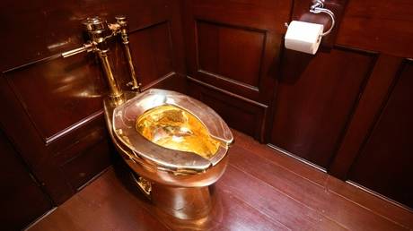 Bande verurteilt die wegen Diebstahls von Goldene Toilette Foto