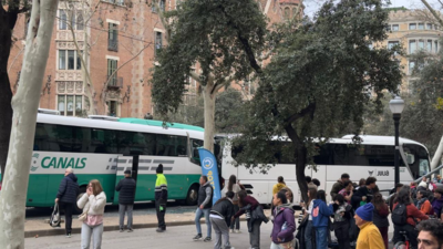 Barcelona Busunfall Zwei Touristenbusse stuerzen ab und lassen 51 verletzt