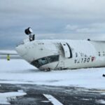 Das Delta Flugzeug das in Toronto verkehrt herum landete