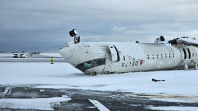 Das Delta Flugzeug das in Toronto verkehrt herum landete