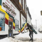 Deadly Storms Wrack uns Schneestuerme Waldbraende und Tornados hinterlassen die