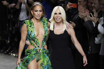 Die Versace Aera bei Versace endet Donatella kuendigt als Kreativchef