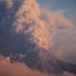 Guatemalas Feuervulkan bricht aus spuckte massive Rauchwolke Uhr