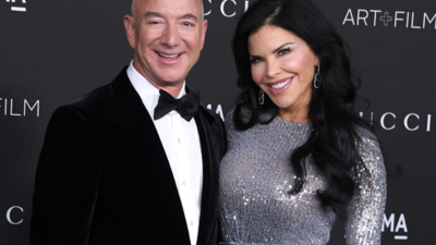 Jeff Bezos und Lauren Sanchez um in einer Sommerhochzeit in