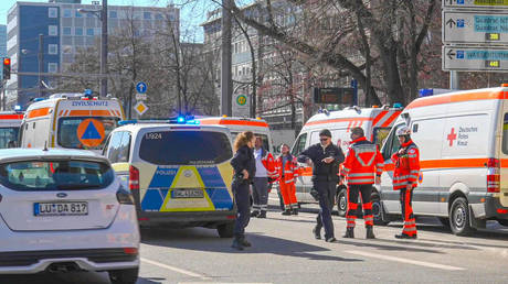 Mindestens zwei Tote nachdem Autofussgaenger in Deutschland Medien