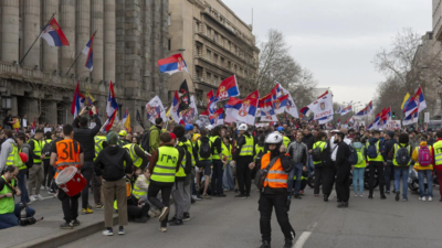 Serbien Oeffentliche Empoerung im historischen Belgrad Protest aufzeigen