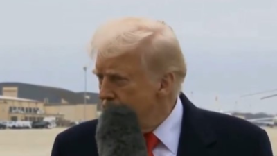 Trump Mic Incident Maga Aktivisten jagen Frau die Donald Trump