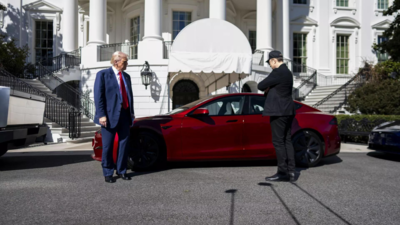 Uhr Donald Trump kauft Red Tesla Model S von Elon