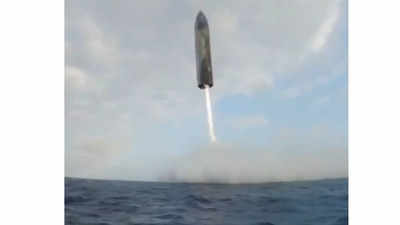 Uhr Elon Musk teilt seltene Aufnahmen von SpaceX Starships Water