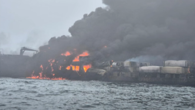 Uhr Oeltanker kollidiert mit dem Frachtschiff vor Grossbritannienkueste und verursacht