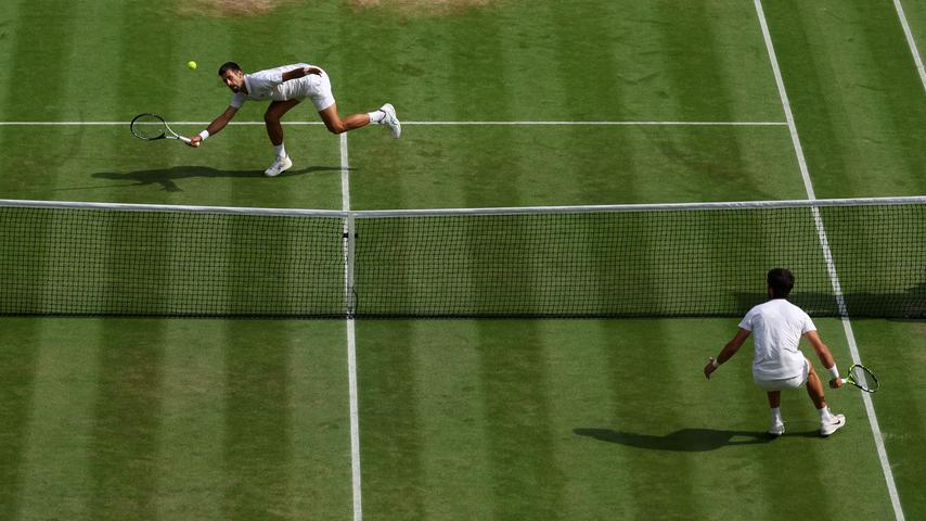 Alcaraz bat Djokovic dans un thriller pour remporter Wimbledon pour