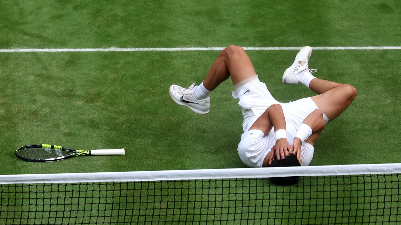 Image de la vidéo : Résumé : Alcaraz bat Djokovic dans la belle finale de Wimbledon