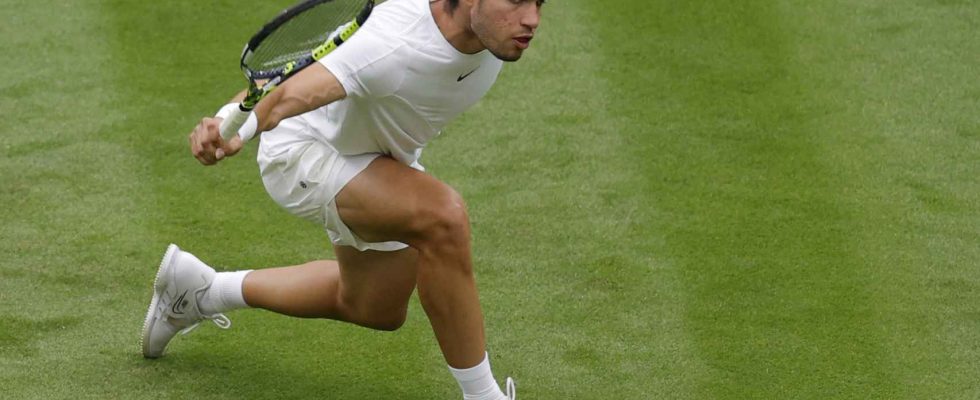 Alcaraz fait ses debuts a Wimbledon en battant Chardy