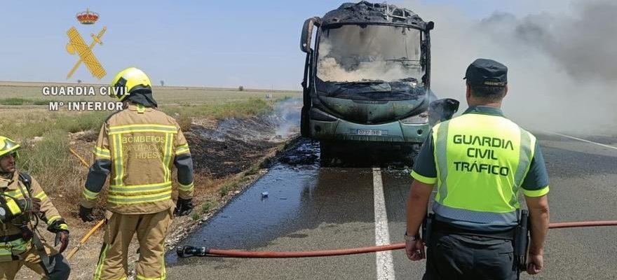 Brule un bus qui se rendait au Monegros Desert Festival