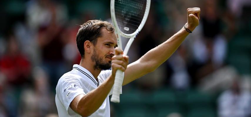 Djokovic atteint les quarts de finale de Wimbledon et garde