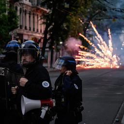 Incendie criminel au domicile dun maire francais sa femme blessee