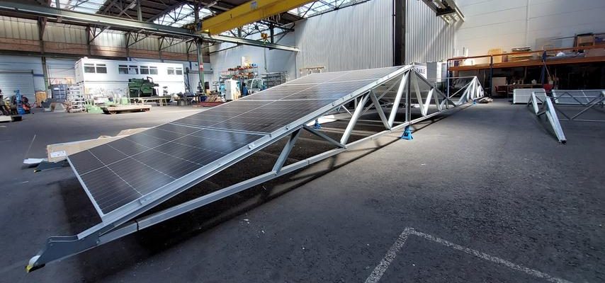 Koplopers Un pont de panneaux solaires permet