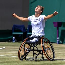 Le joueur de tennis en fauteuil roulant Niels Vink remporte