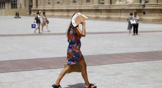 Les places de Saragosse rougissent pendant la canicule