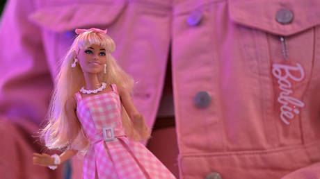 Les poupees Barbie devraient etre interdites – depute russe —