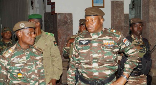 Les putschistes menacent au Niger dun massacre sil y a