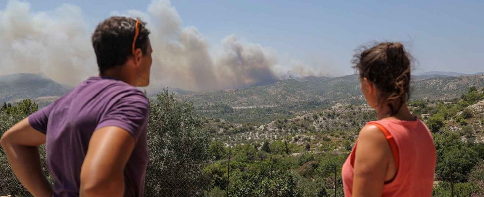 Lincendie de Rhodes entraine la plus grande evacuation de lhistoire